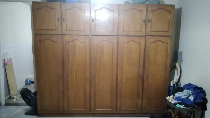 Vendo guarda roupa de madeira