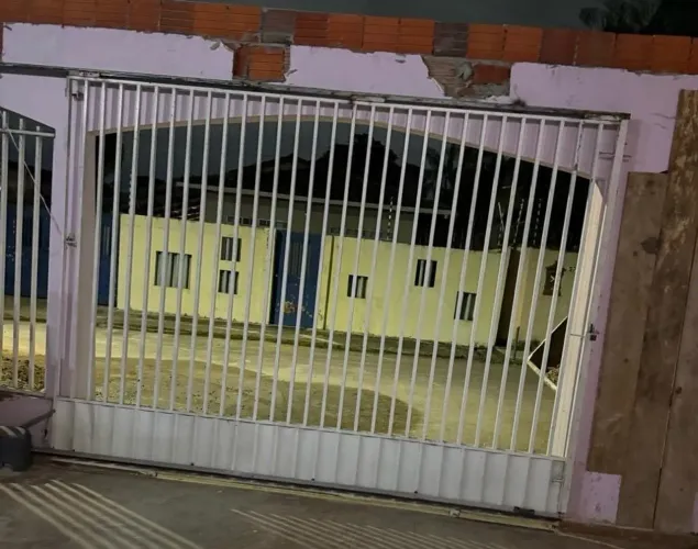 Portão em ótimo estado de conservação