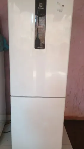 Geladeira Electrolux inverter frost free nova. $1.200