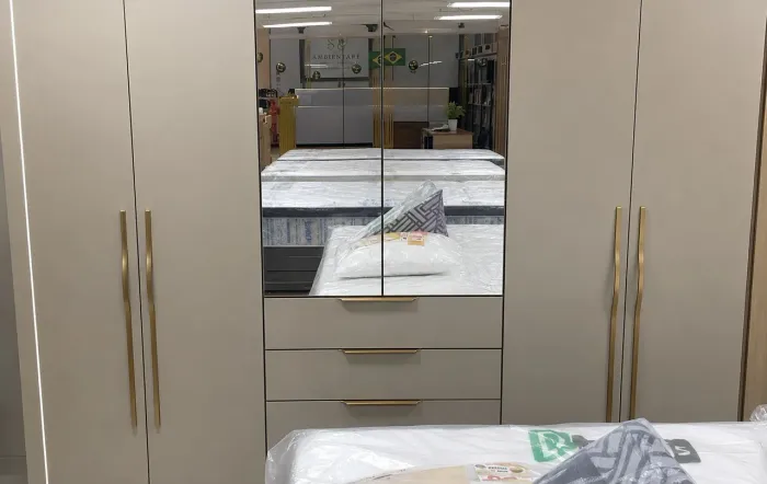 Guarda roupa novo na caixa 