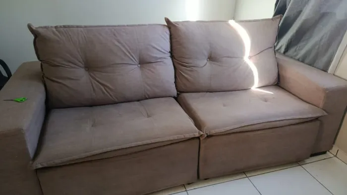 Vendo sofá retrátil grande, cadeiras de escritório, bebedouro