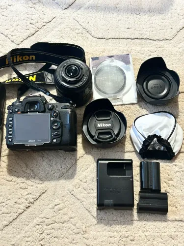 OPORTUNIDADE Máquina fotográfica NIKON D7000 e acessórios