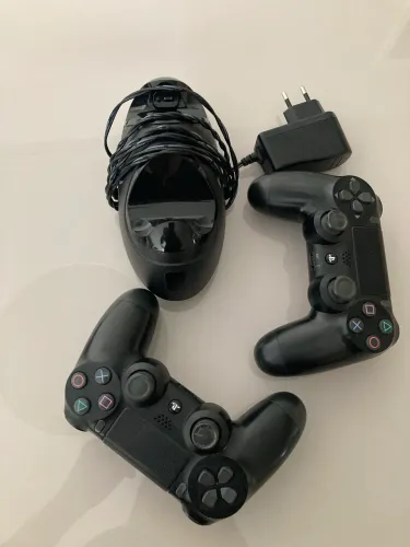 Controle e carregador para PS4