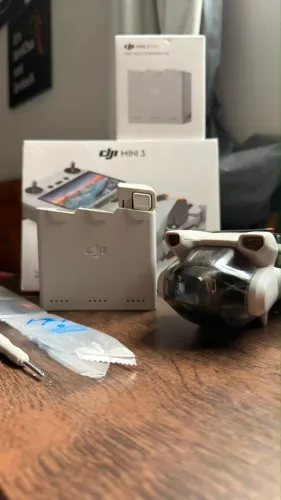 Drone DJI Mini 3 Standard RC com tela