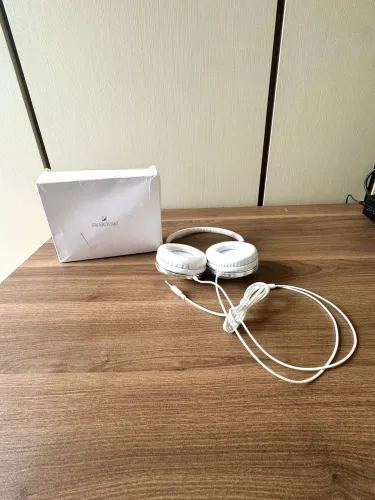 Fone De Ouvido Headphone Swarovski Branco Com Cristais  Novo Na Caixa