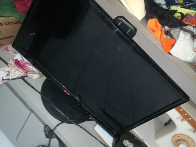 Vendo monitar parado, sem uso, só o monitor