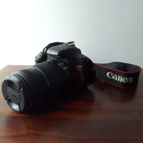 Câmera fotográfica CANON EOS T3i com lente EFS 55-250mm (usadas)
