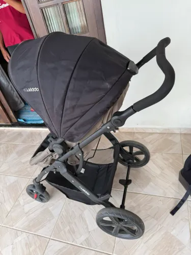 Carrinho de bebê- Moisés + bebê conforto 