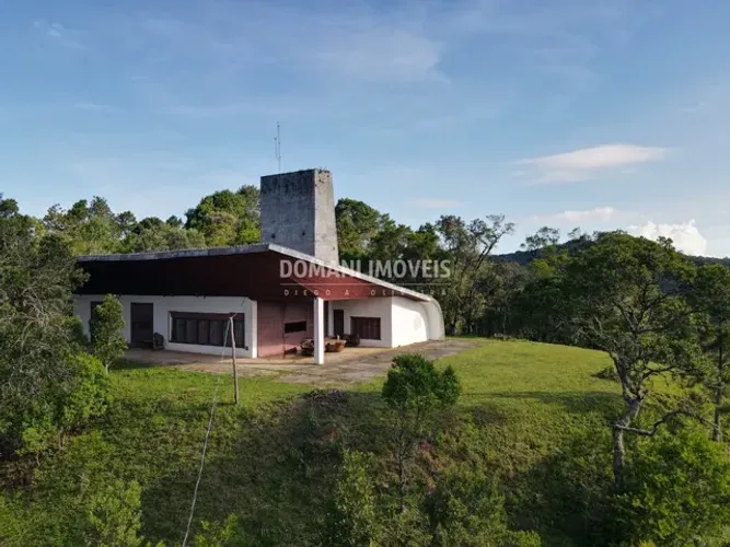 Casa Submarino à Venda na Região do Parque da Ferradura - Campos do Jordão/SP