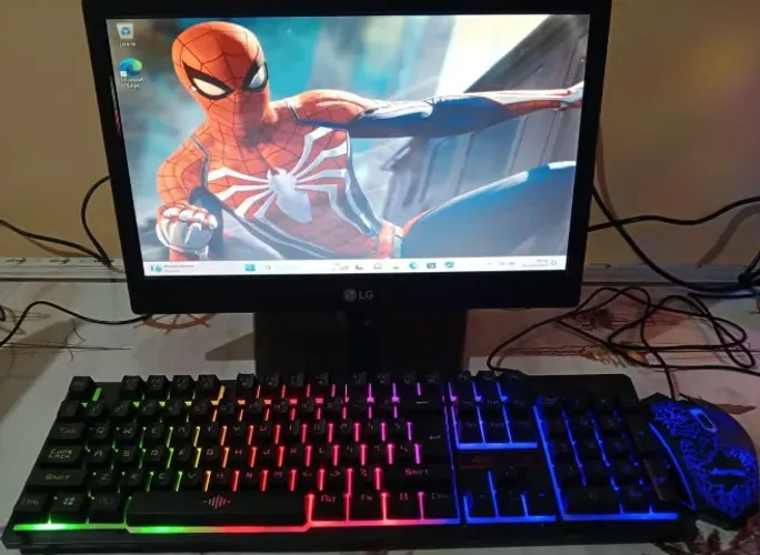 Monitor LG 16 " LED HD + Teclado e Mouse RGB Gamer Acompanha fonte e cabo Vga