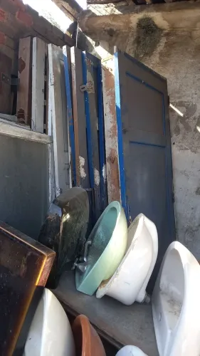 Porta de madeira maciça de demolição 80x2'10