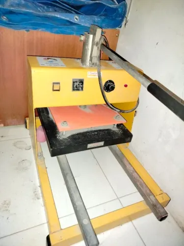 Máquina de estampa e copo