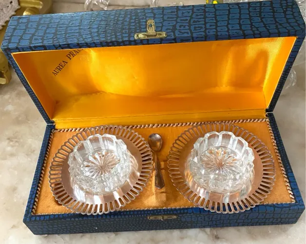 Conjunto de Saleiros em Cristal com Caixa de Luxo
