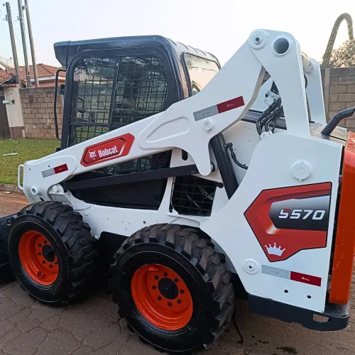 Minicarregadeira Bobcat S570 2019 Revisado com Garantia