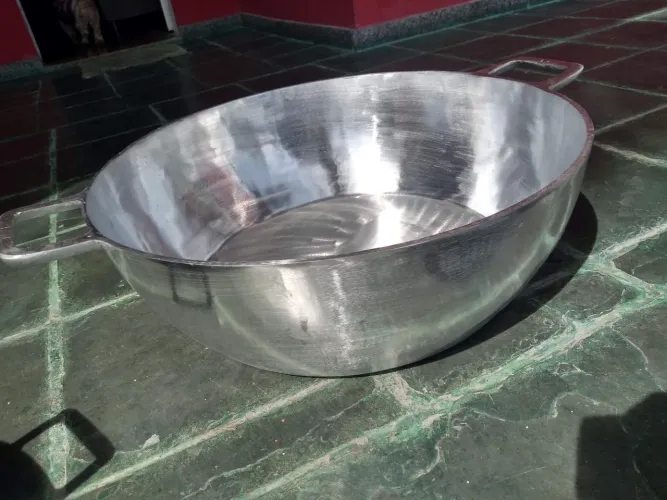 Tacho número 60 grande de alumínio batido grosso com tampa 