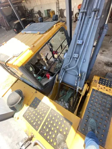 FABRICAMOS VIDROS PARA, ESCAVADEIRA, CARREGADEIRAS E TRATORES