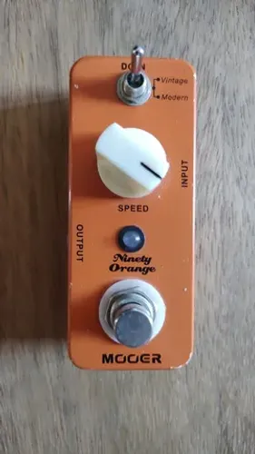Pedal Mooer P/ Guitarra Analog Phaser Ninety Orange Mnoap Cor Laranja (MNOAP)