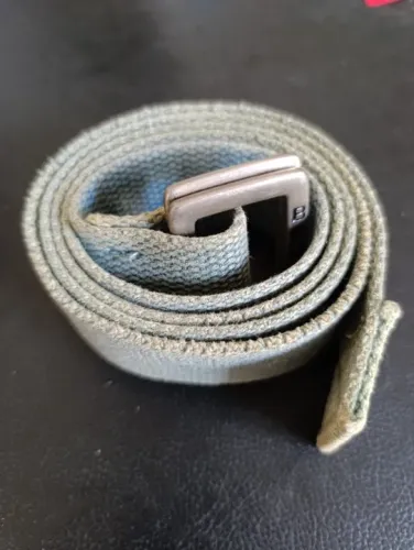 Cinto de algodão da marca Bruna com duas fivelas em metal