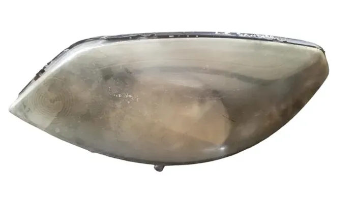 Farol Sandero Esquerdo 2014 (detalhe) N223