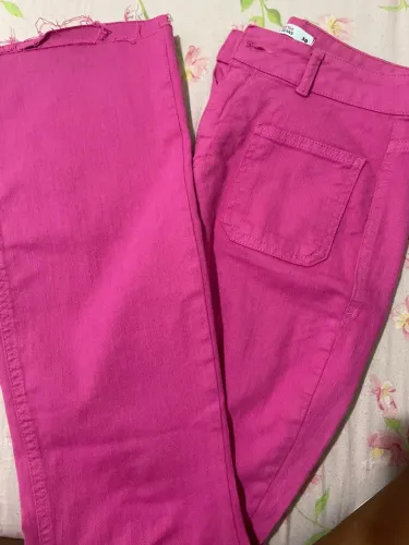 Calça rosa pink, com bolsos frontais 