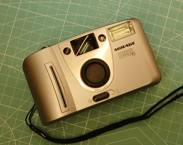 Camera analógica mirage titanium st
