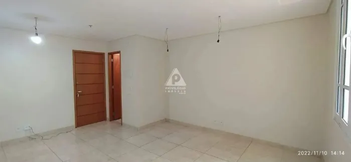 SALA COMERCIAL EM PRÉDIO IMPONENTE