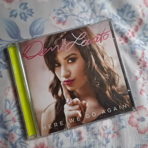 CD: Here We Go Again (Demi Lovato) - com pôster