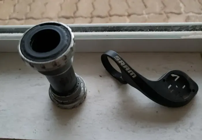 Selim velô, movimento central Hollowtech Shimano Deore