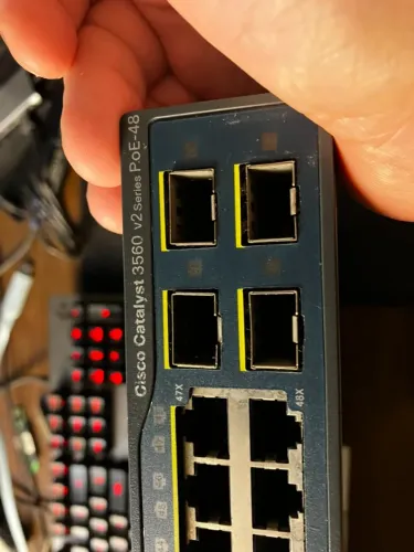 (+BRINDE CISCO AP) Switch Cisco Catalyst 48 Portas PoE Ideal para câmeras IP