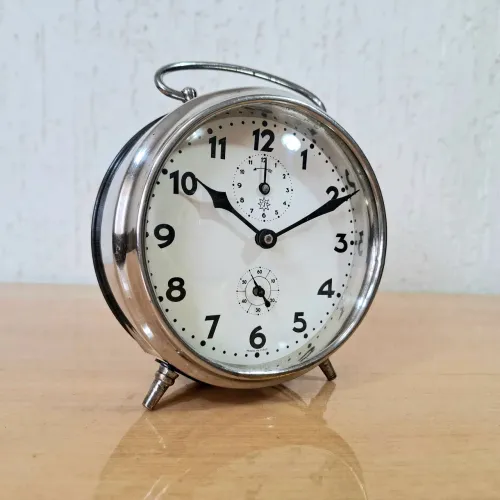Relógio despertador Junghans anos 40 mede in Italy funcionando.