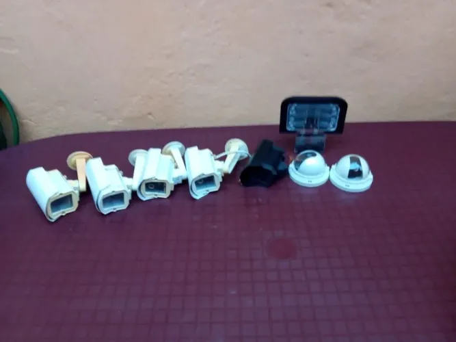 Cameras de segurança, usadas, no estado, várias.