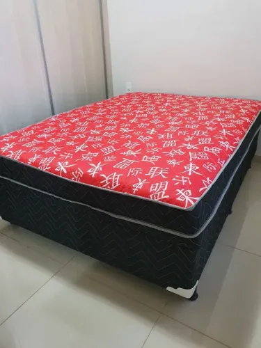 Cama bau Queen colchão acoplado de molas ensacadas 