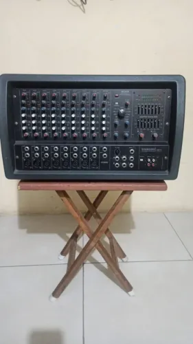 Mesa Amplificada com 8 canais mono e 1 estéreo