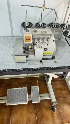Máquina de costura Interlock 