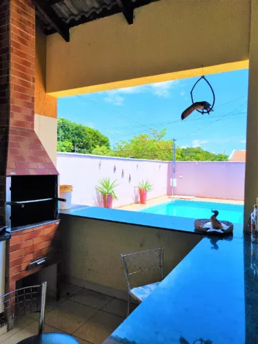 Linda casa c/ 4 suítes com ampla piscina em Aruanã-GO