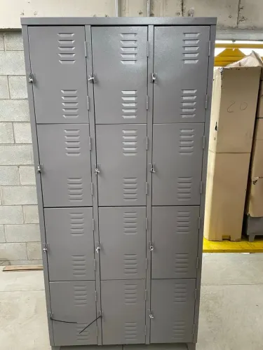 Armário de Aço com 12 Portas