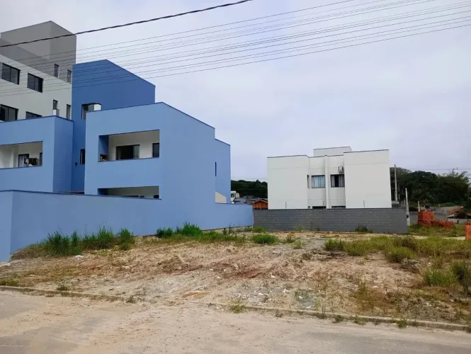 Imóvel para venda tem 300 metros quadrados em Se - Balneário Piçarras - SC