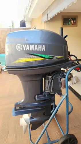 Motor de popa 40 Hp Yamaha c/ partida elétrica ano 2025