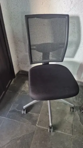 Cadeira de Escritório com rodinha  