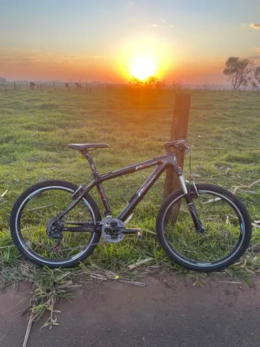Mountain Bike de fibra de carbono aro 26