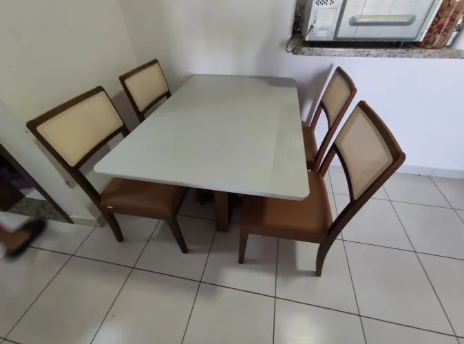 Mesa de jantar pronta entrega nova