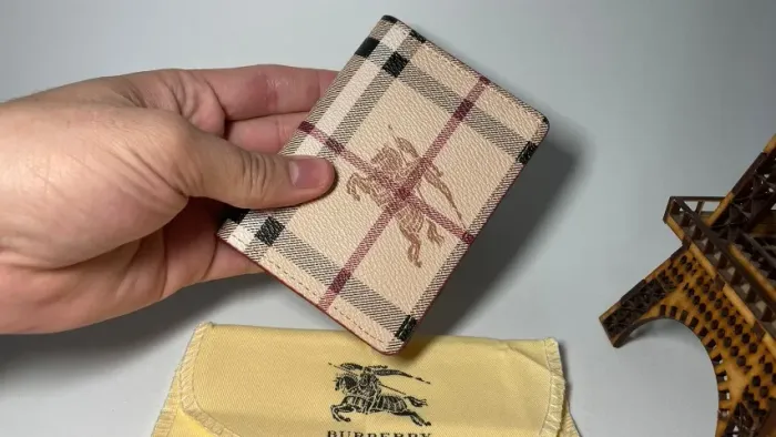 PORTA CARTÃO FEMININO BURBERRY VS MARSALA PREMIUM CLASSICO TRADICIONAL FLAP SLIM