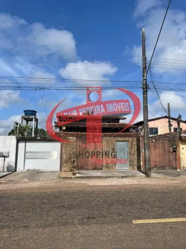 Imóvel de dois pavimentos disponível para venda no Bairro Universidade.