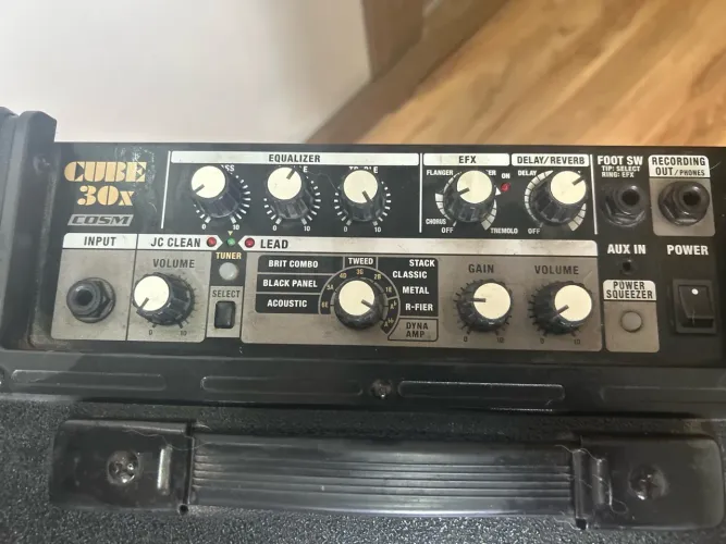 Amplificador guitarra Roland CubrX 30x com simulações e efeitos