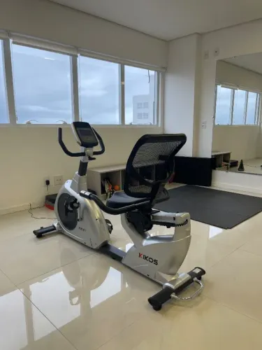 BICICLETA ERGOMÉTRICA KIKOS KR9.1 BIVOLT - ELETROMAGNÉTICA