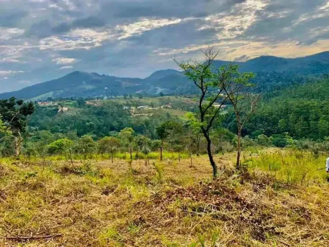 Realize o Sonho da Chácara Própria em Atibaia  600m²!