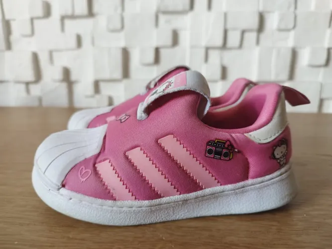 Tênis infantil Adidas tamanho 23