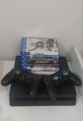 PlayStation 4 com Jogos e Controles