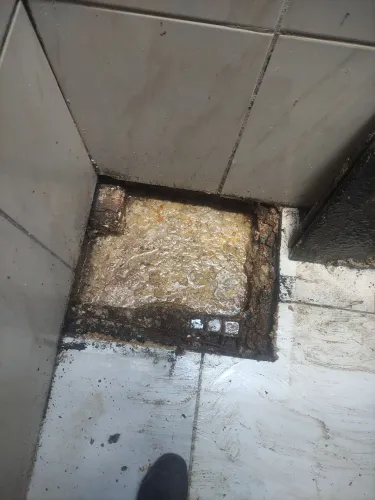 Desentupimento e limpeza de fossas