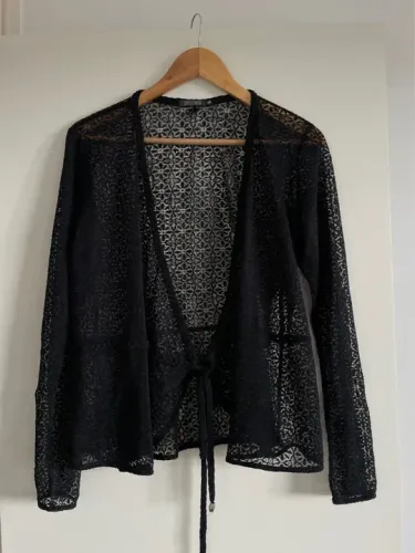 Blusa renda tipo casaquinho tam M preta Spezzato